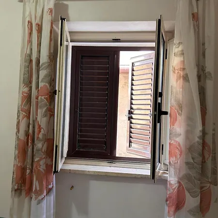 Mena Apartament *