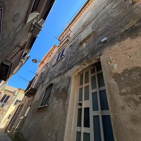 Apartament Mena *